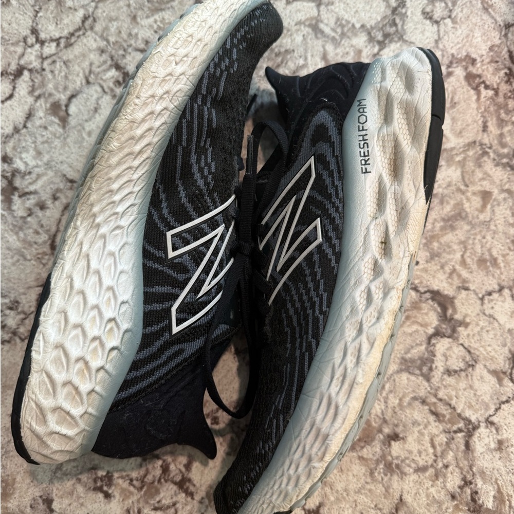 New Balance Black and Gray/Blue Athletic Sneakers Women size 8